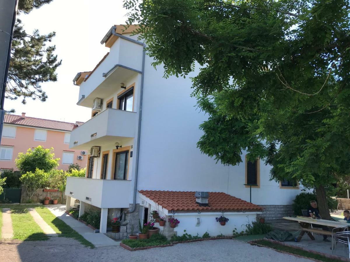 Apartment Lena *